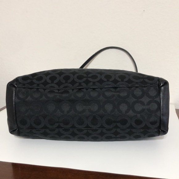 Beautiful Coach Optic C Handbag - Picture 7 of 7
